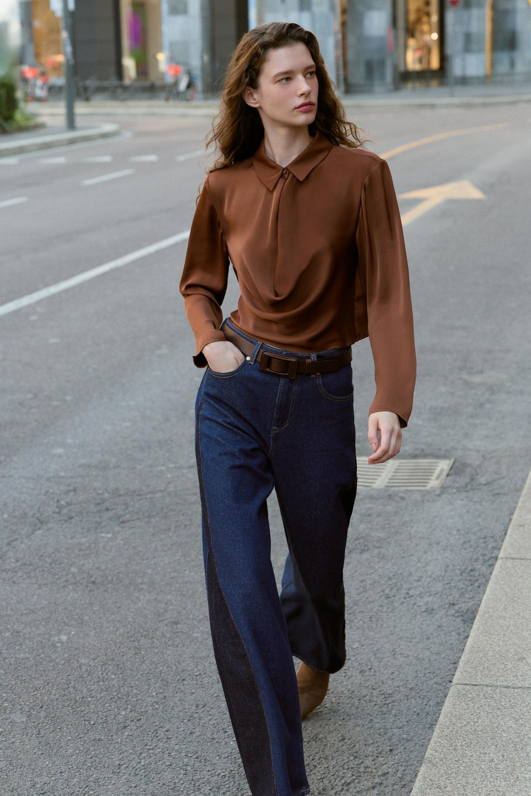 Fließendes Satinhemd