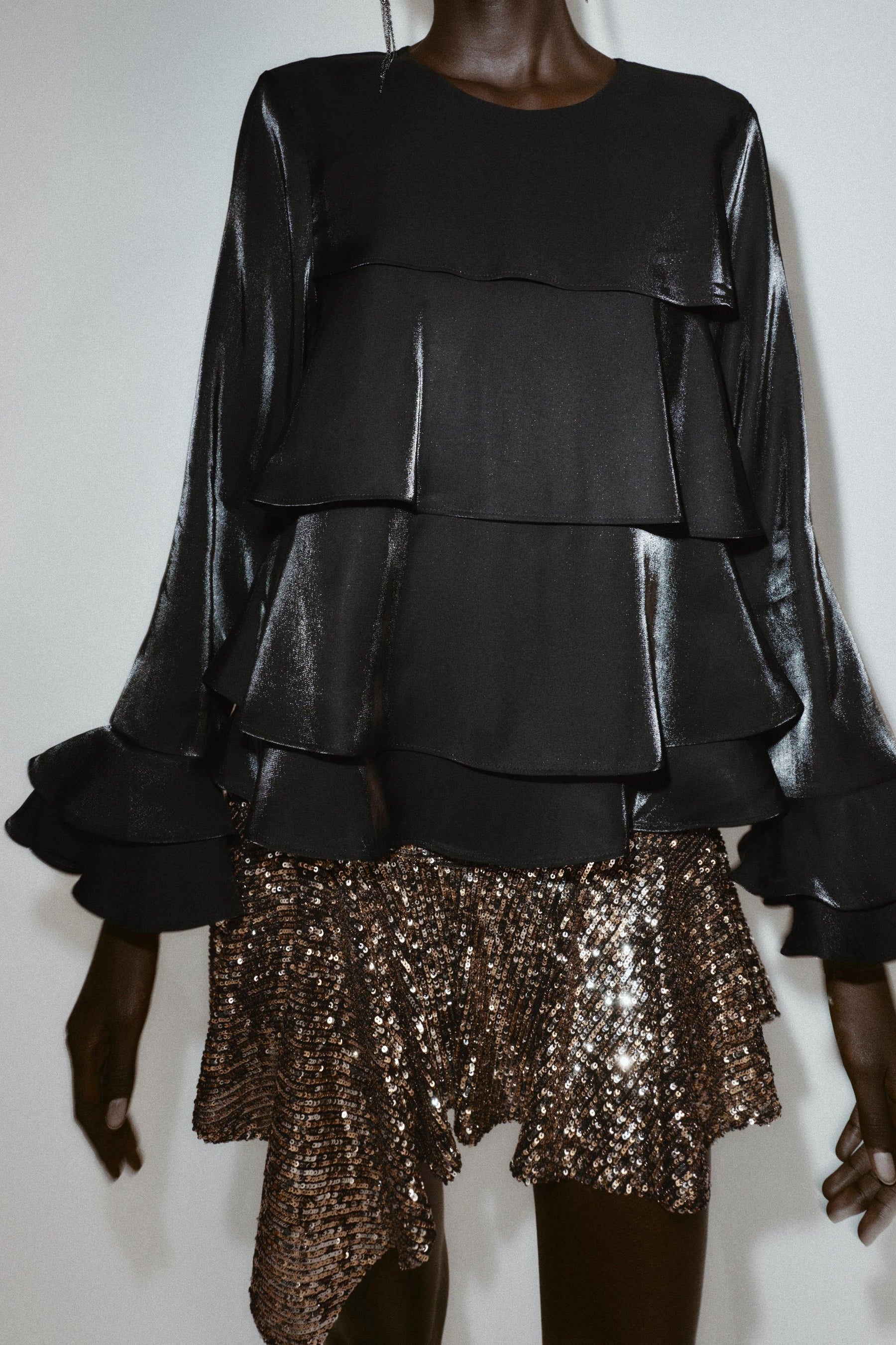 Bluse aus schimmerndem Rüschenstoff