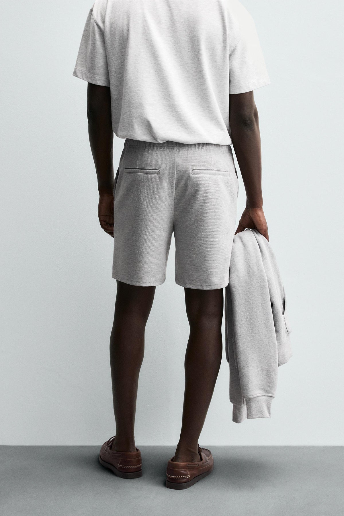 TEXTURED COMFORT BERMUDA SHORTS - Image 2