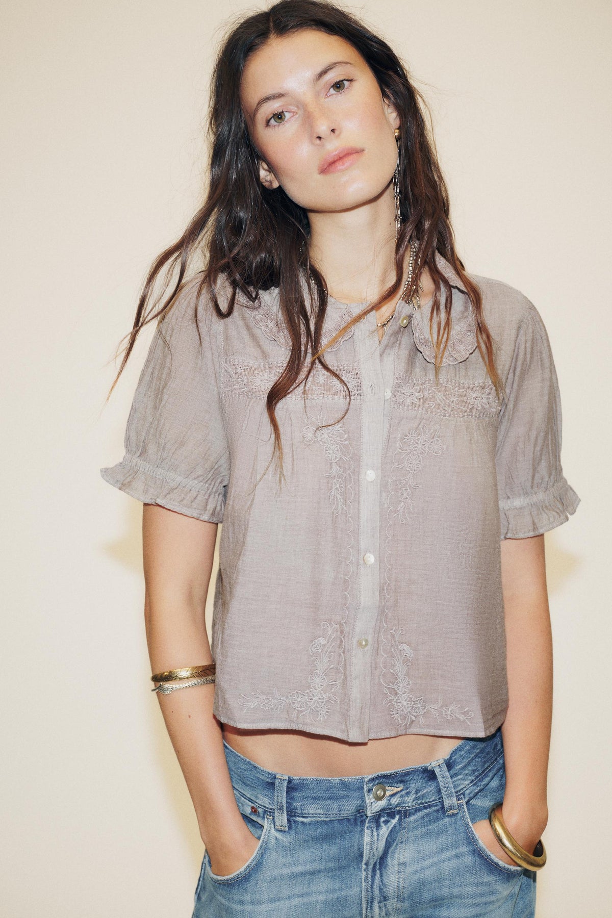 Besticktes Peter-Pan-Hemd