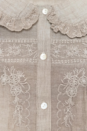 Besticktes Peter-Pan-Hemd