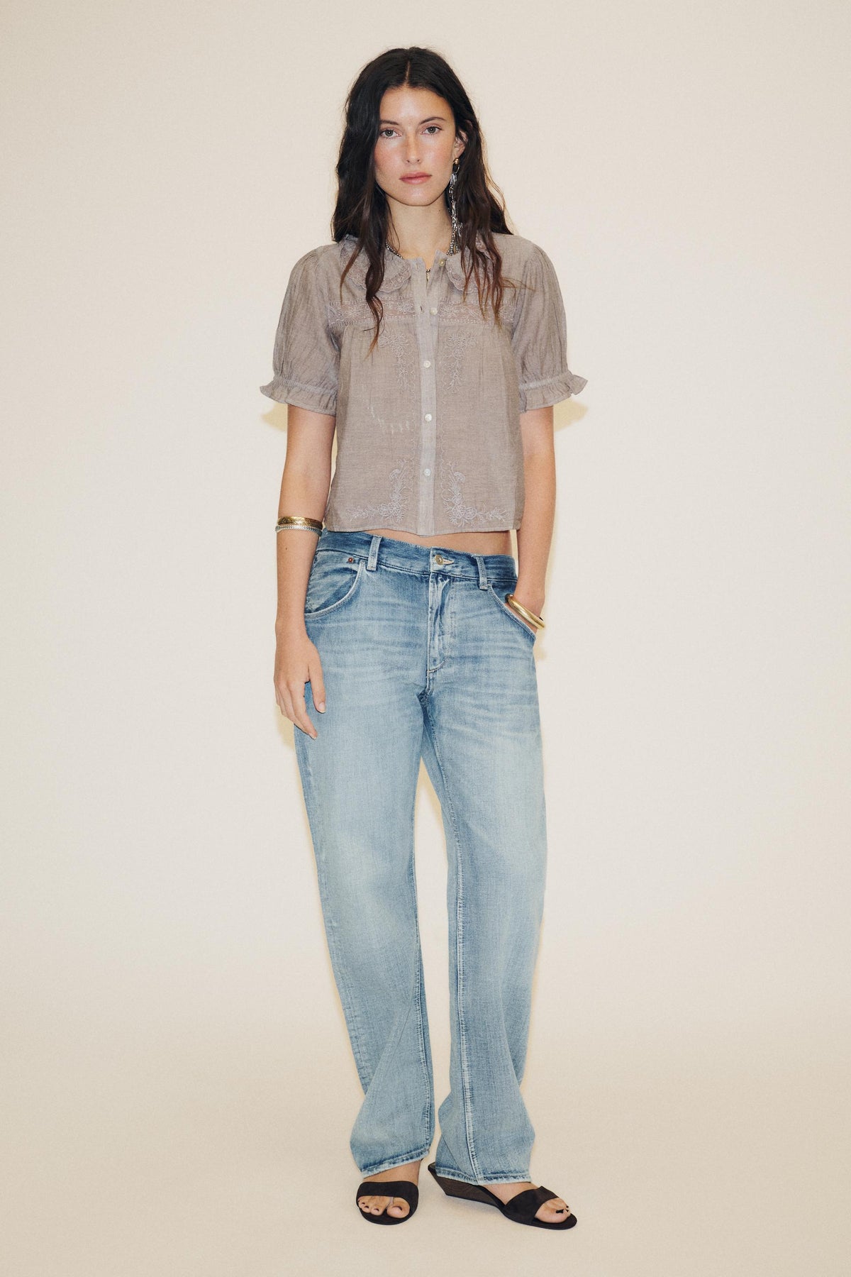 Besticktes Peter-Pan-Hemd