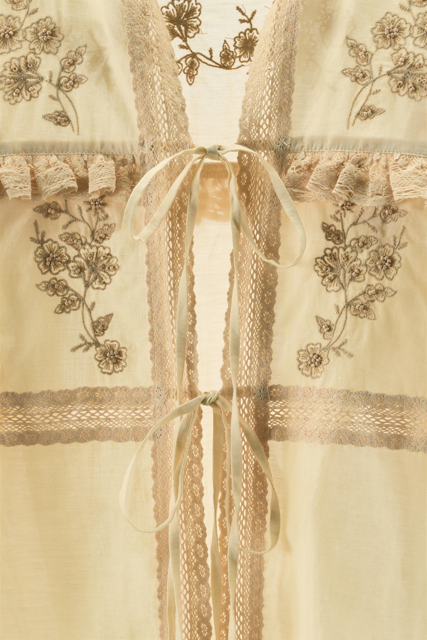 Bluse mit Spitzenstickerei