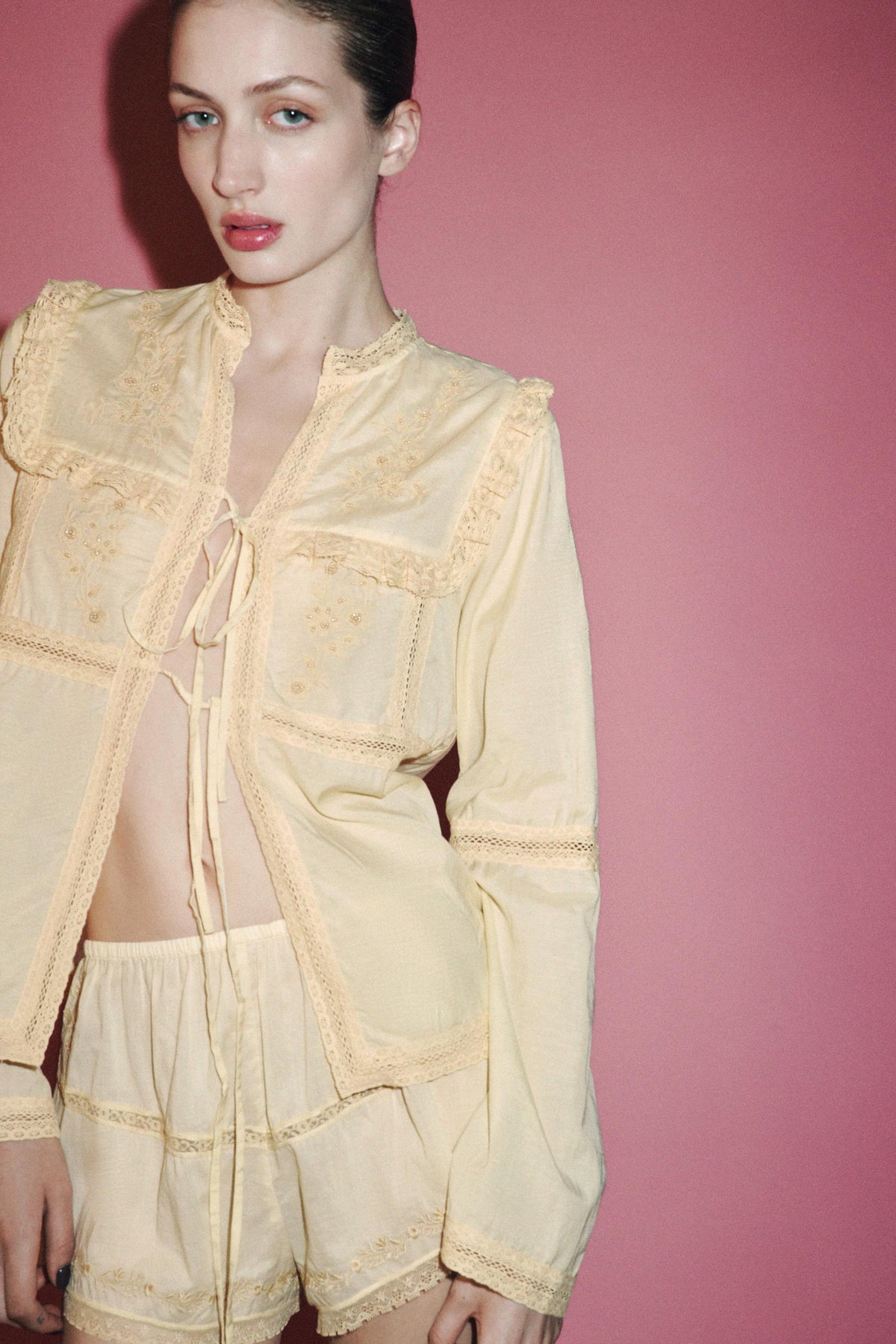 Bluse mit Spitzenstickerei