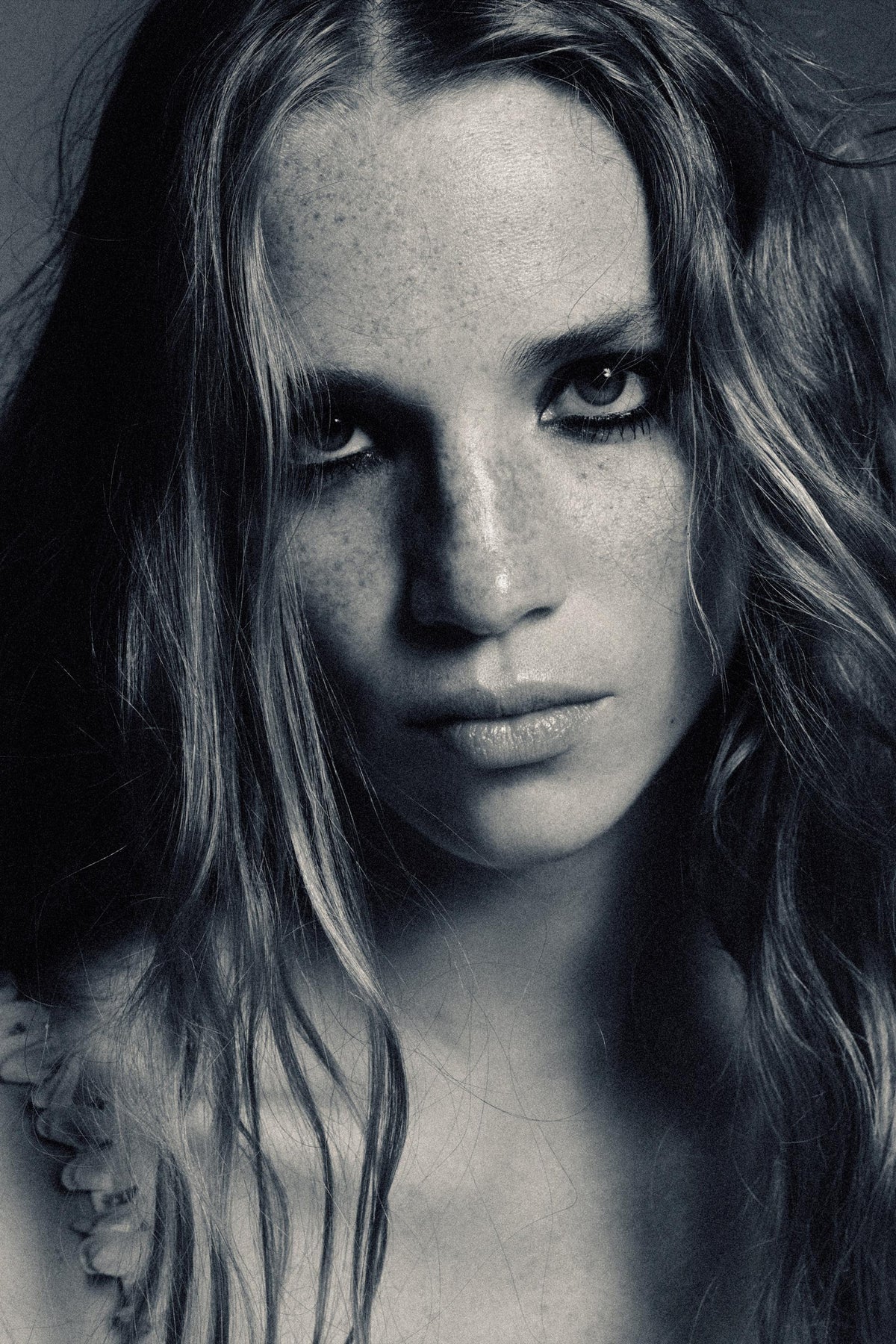 BH mit geprägtem Blumenmuster und Perlen