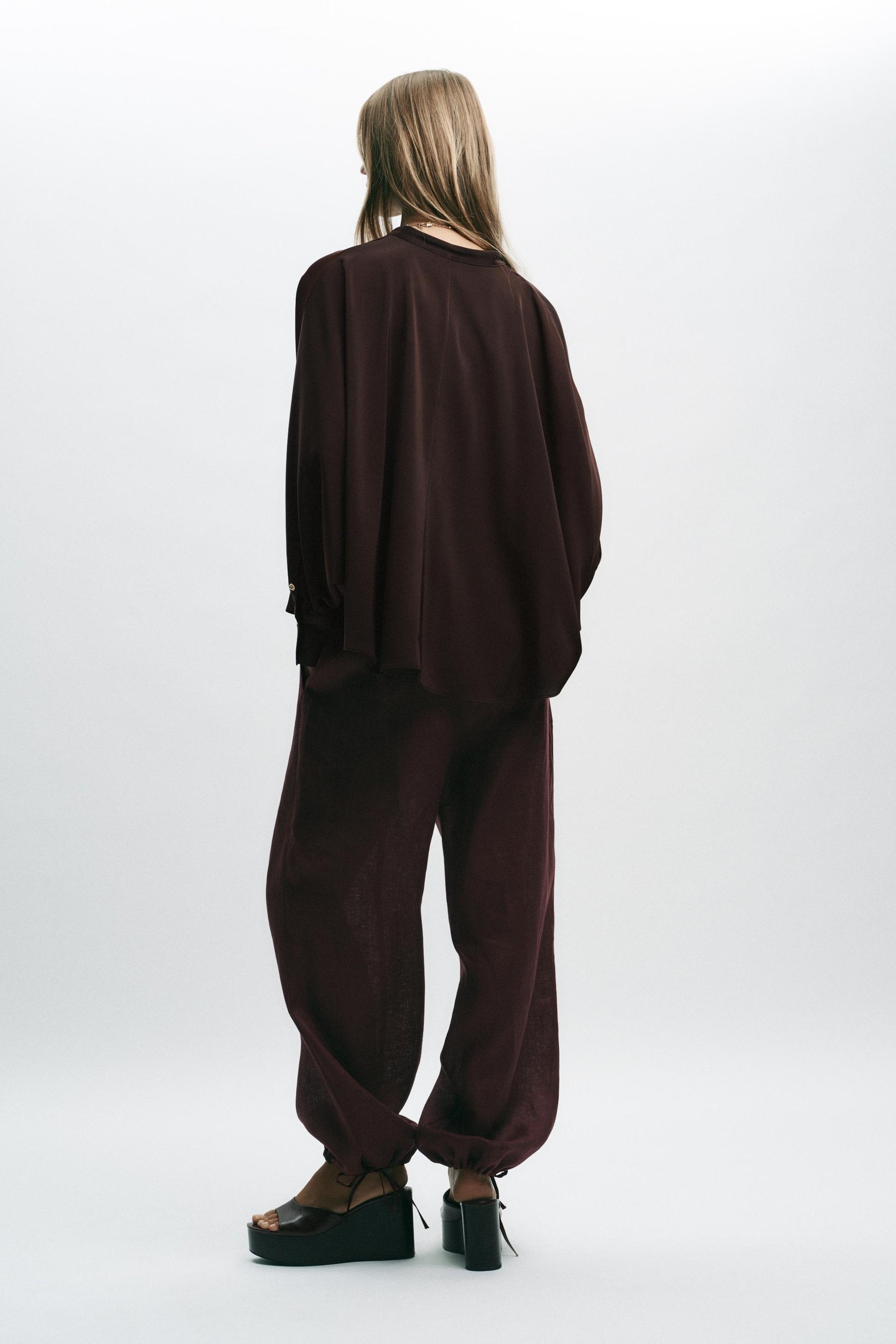 Satinbluse mit Ärmeln