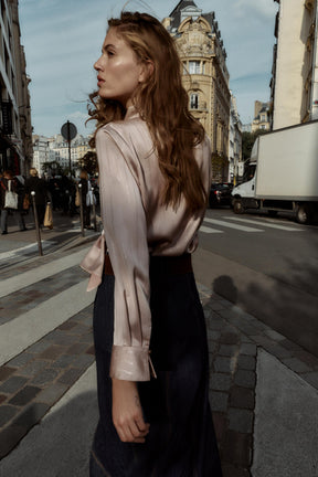 Bluse mit Metallic-Applikationen