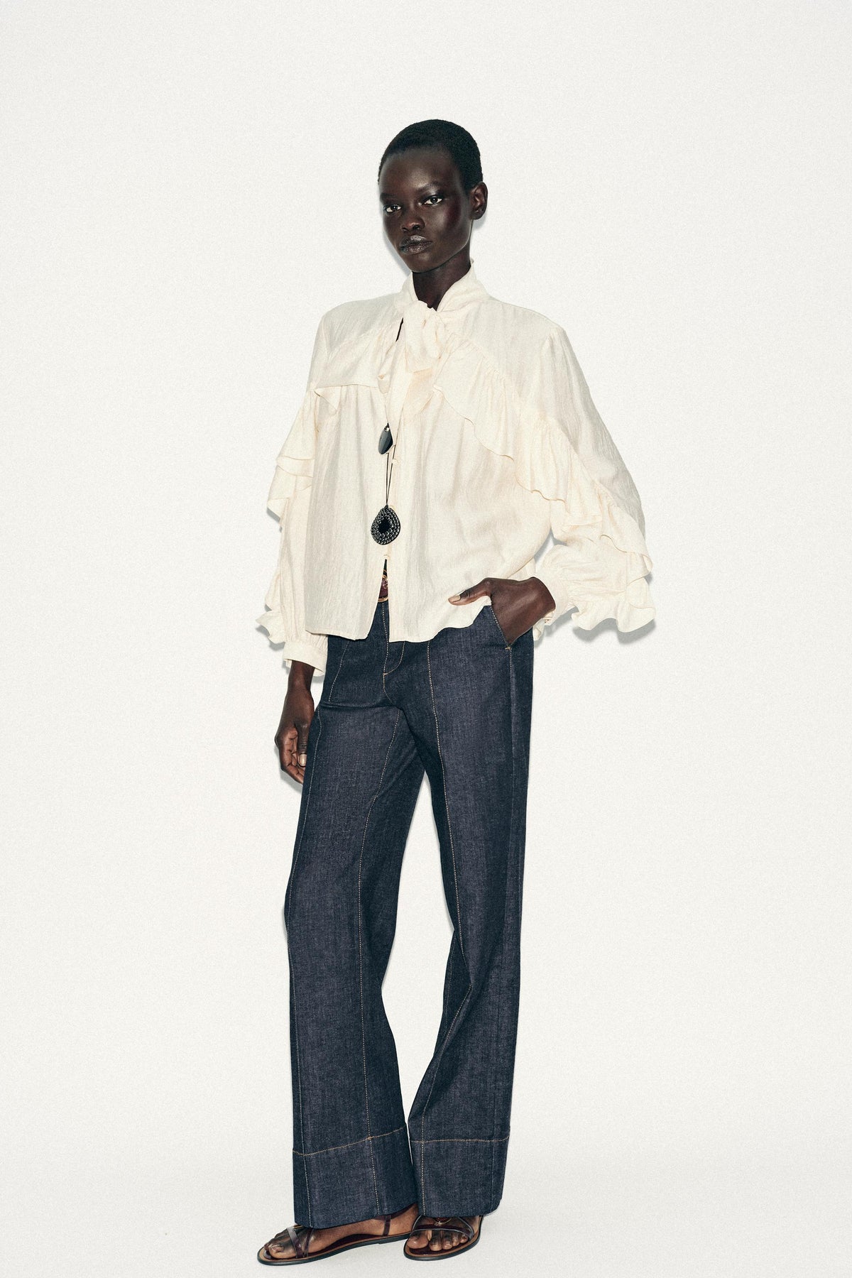 Rüschenbluse mit Schleife