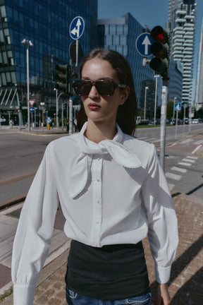 Popelinehemd mit Schleifenverzierung