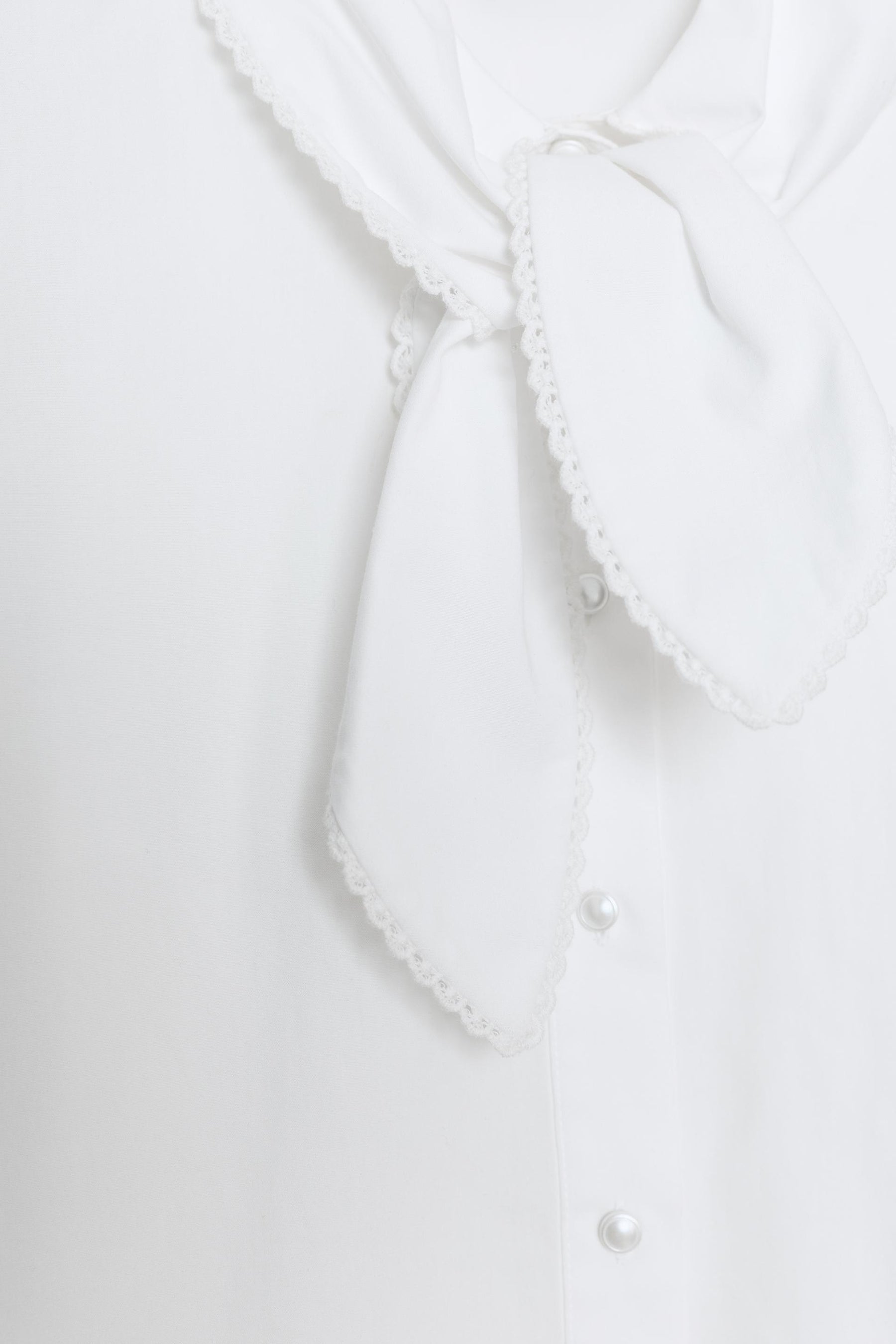 Popelinehemd mit Schleifenverzierung