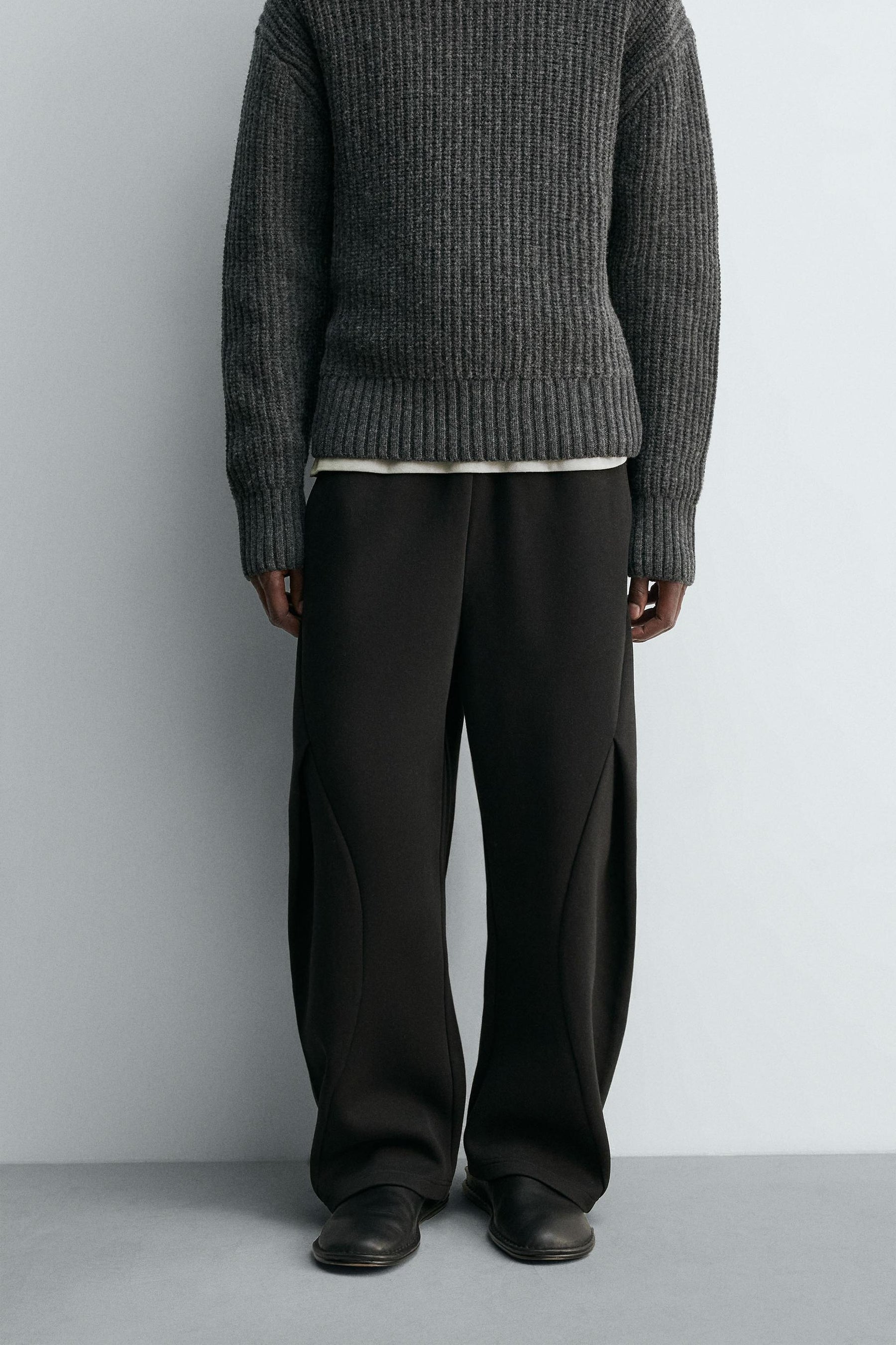 NEOPRENE-EFFECT PLEATED BALLOON FIT TROUSERS - Image 2