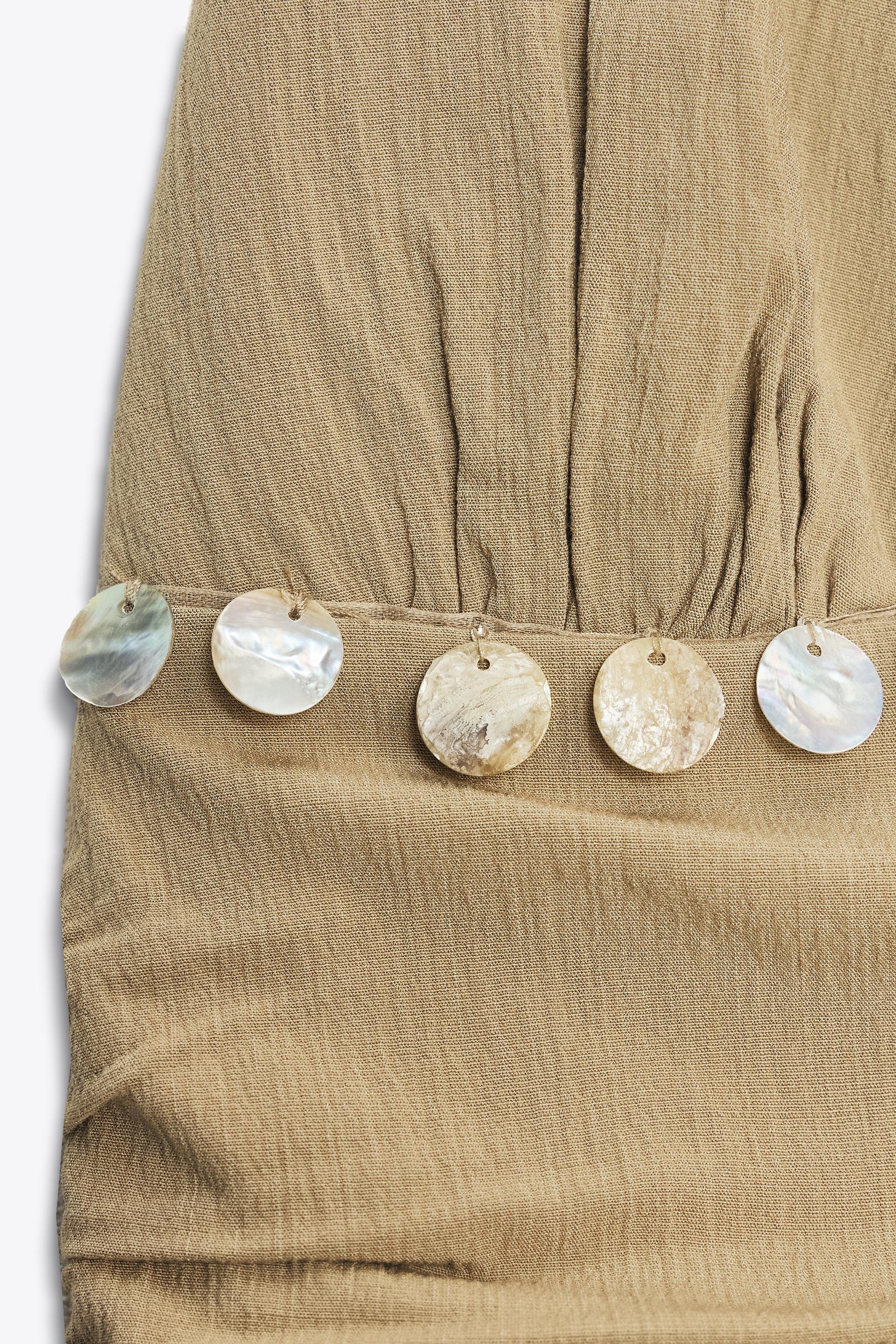 Perlenbesetztes Neckholder-Top