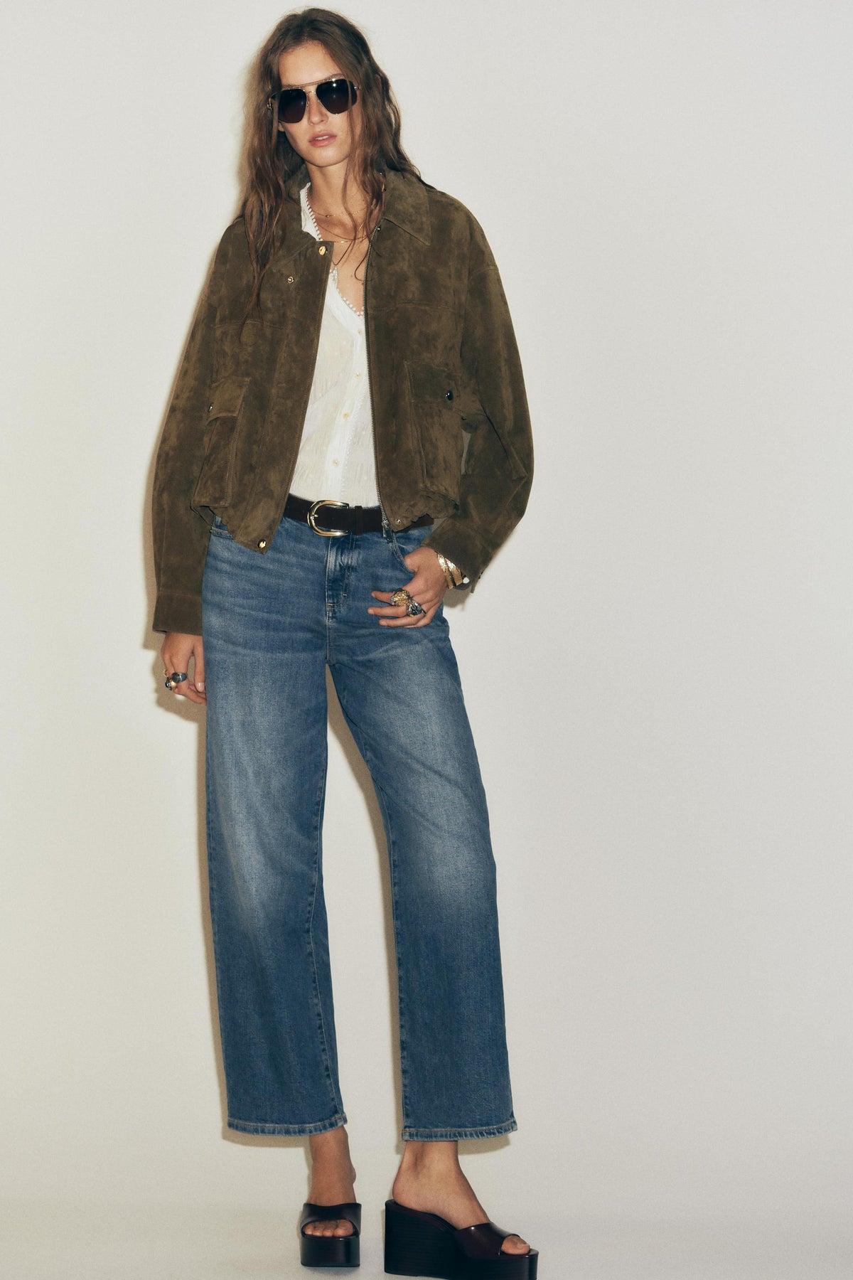 Gerade geschnittene, lockere Jeans mit mittelhohem Bund