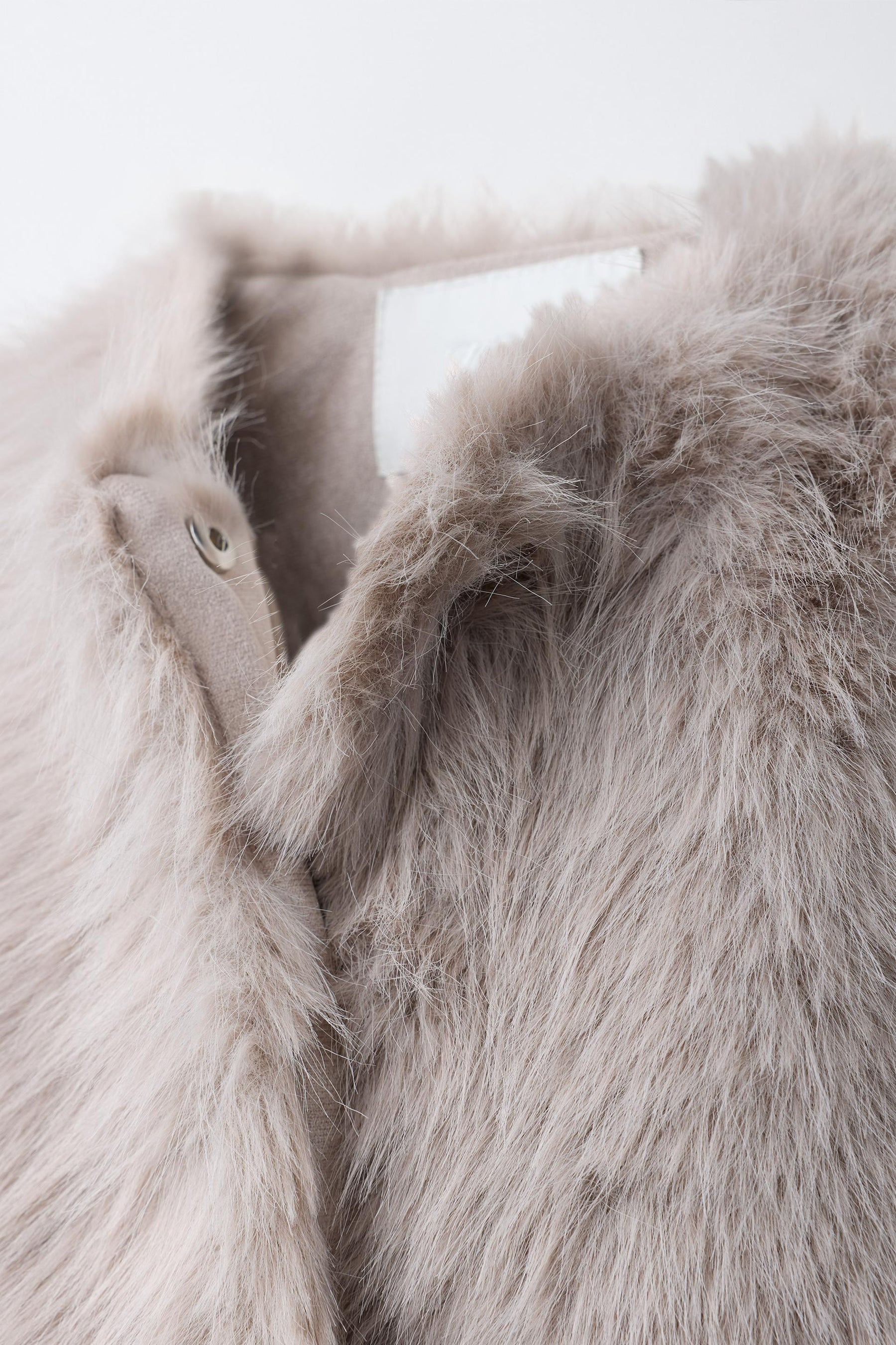 Kurze Jacke aus Kunstpelz