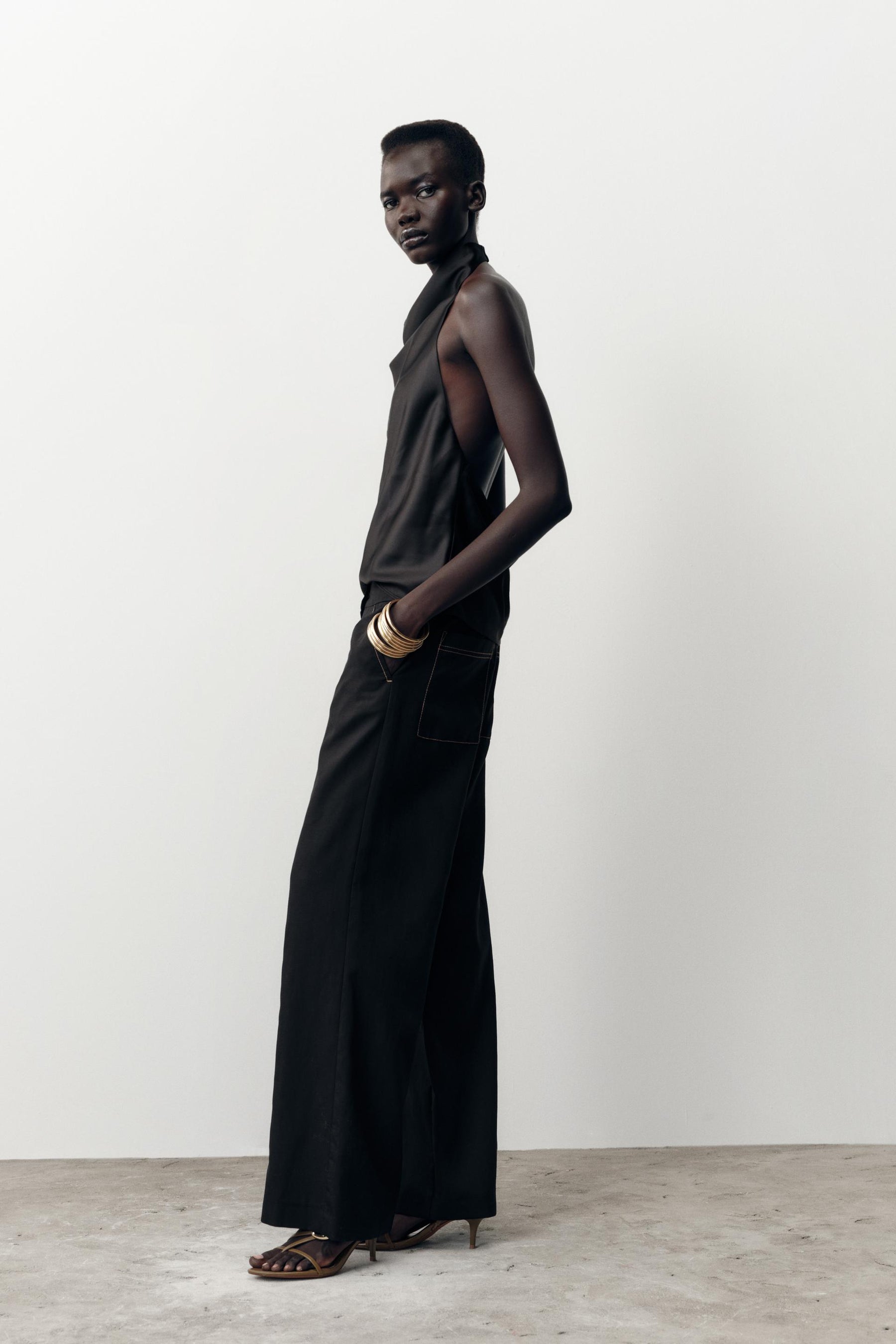 Hose mit geradem Bein und Ziernähten