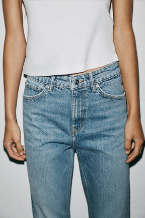 Gerade geschnittene High-Waist-Jeans