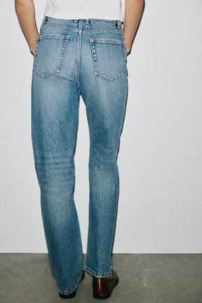 Gerade geschnittene High-Waist-Jeans