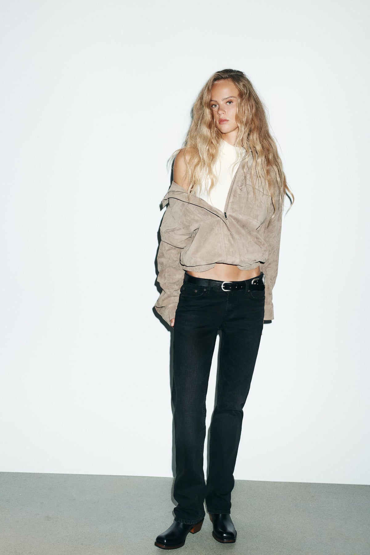 HINDERTGEHENDE, GERADE JEANS