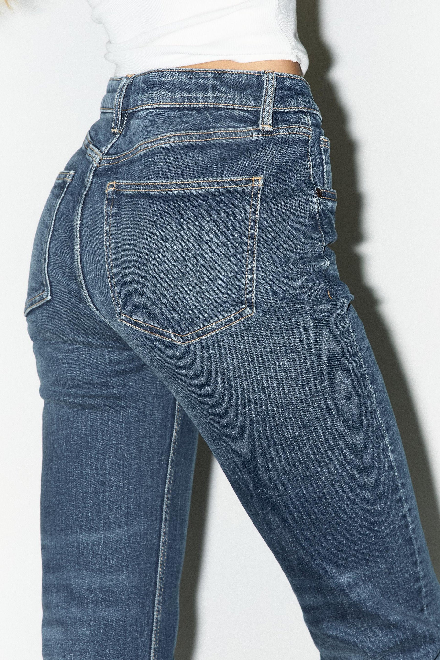 Cropped Flare High-Waist Jeans