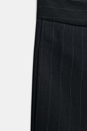 Weit geschnittene Nadelstreifenhose