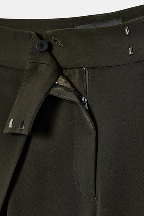 Fließende Darts-Hose