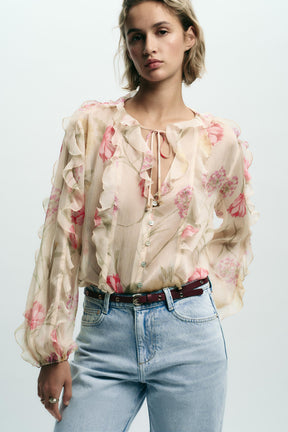 Hochgeschnittene Jeans mit Gürtel