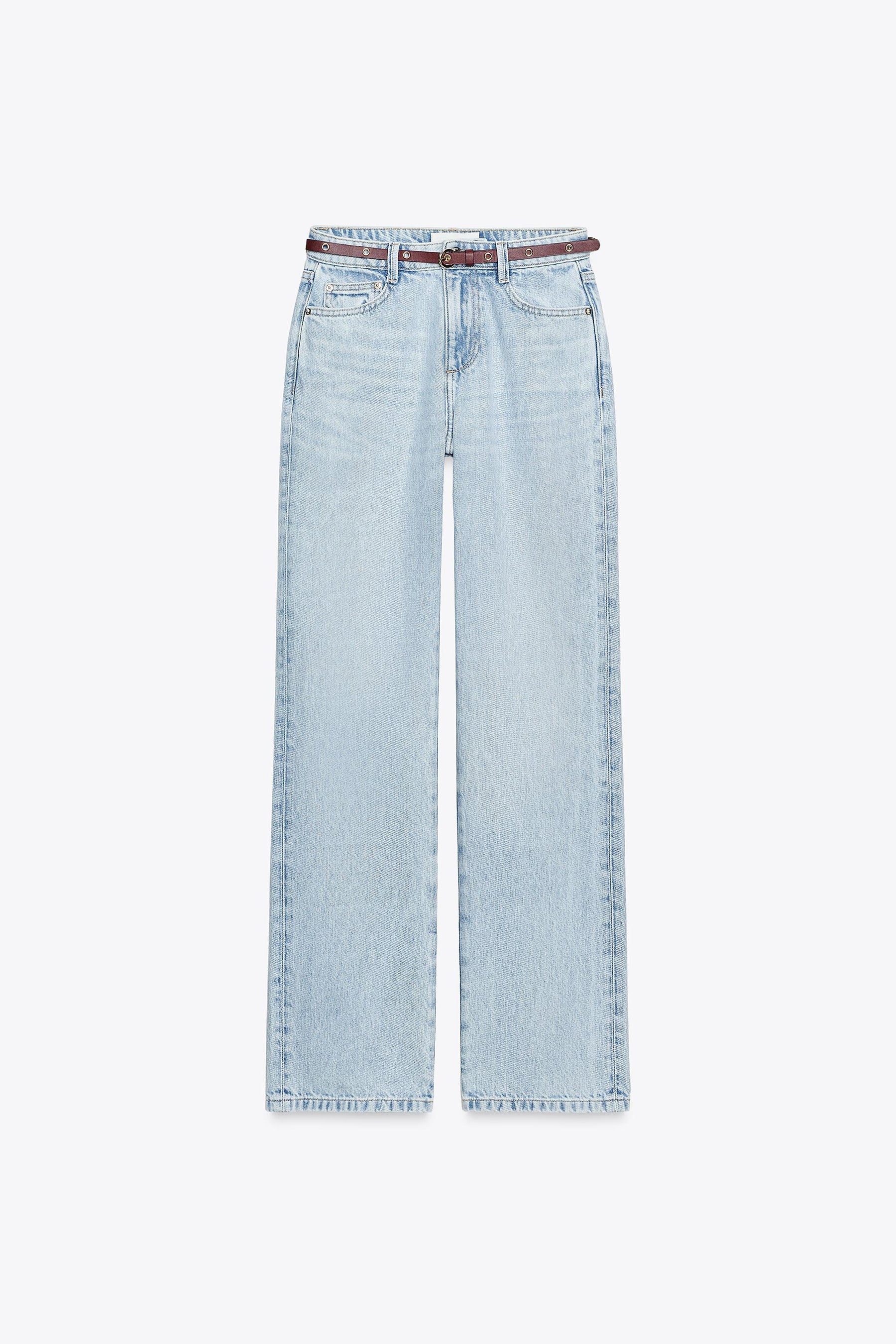 Hochgeschnittene Jeans mit Gürtel