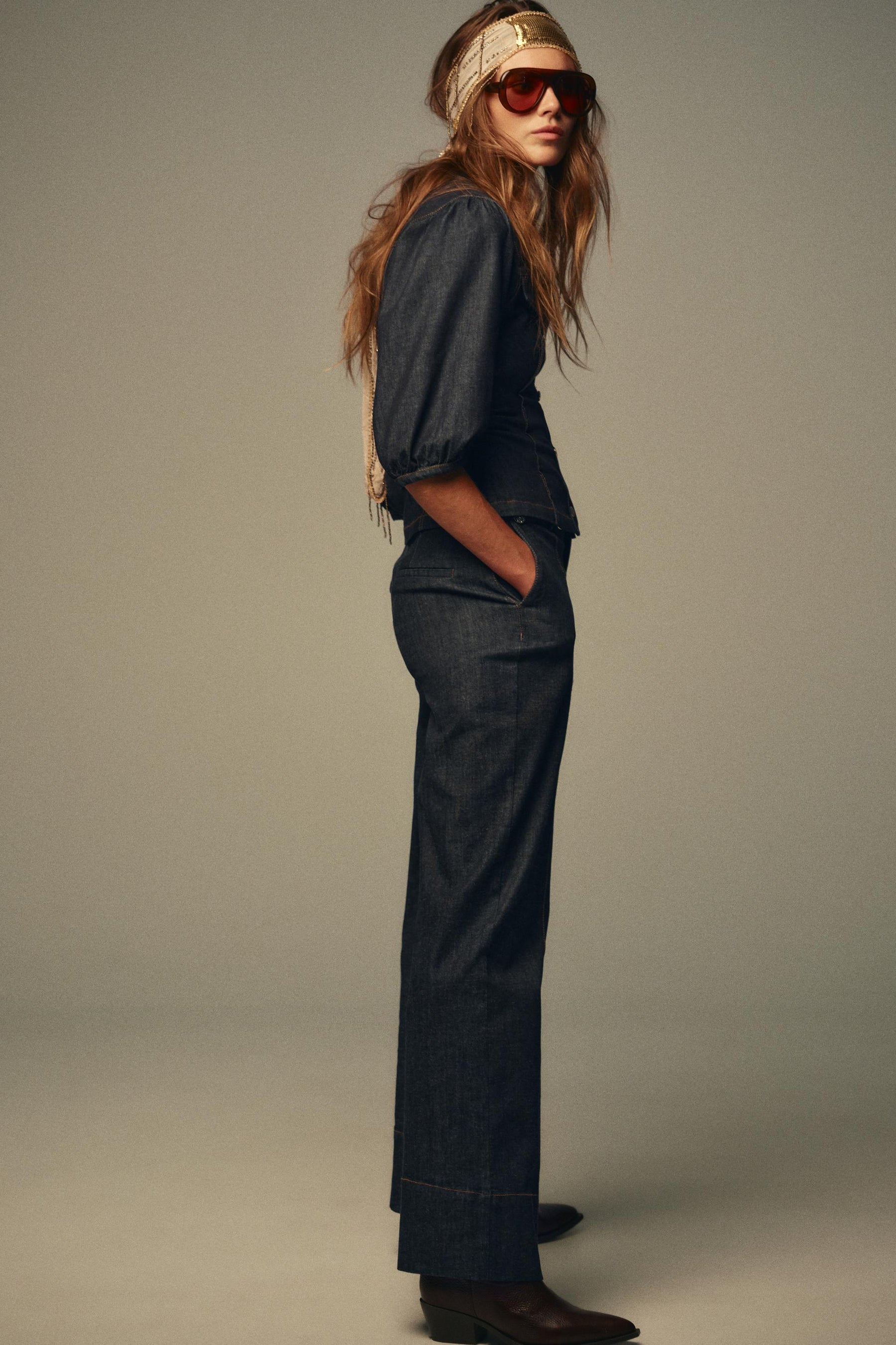 Figurbetonte Jeans mit Puffärmeln