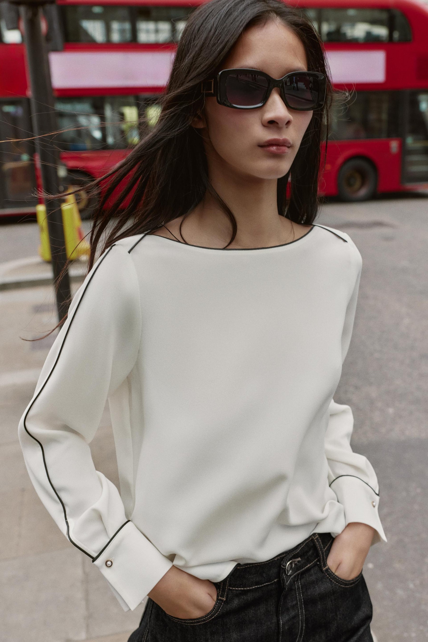 Kontrastierende Crêpe-Bluse