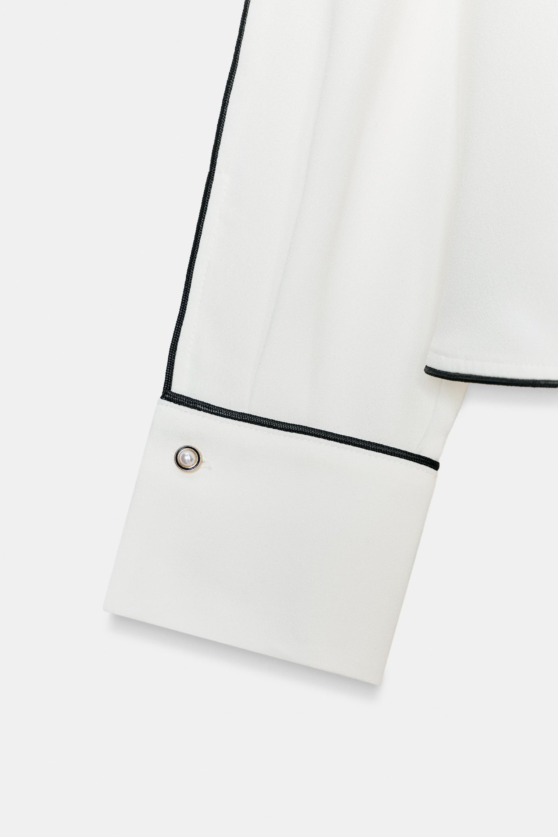 Kontrastierende Crêpe-Bluse