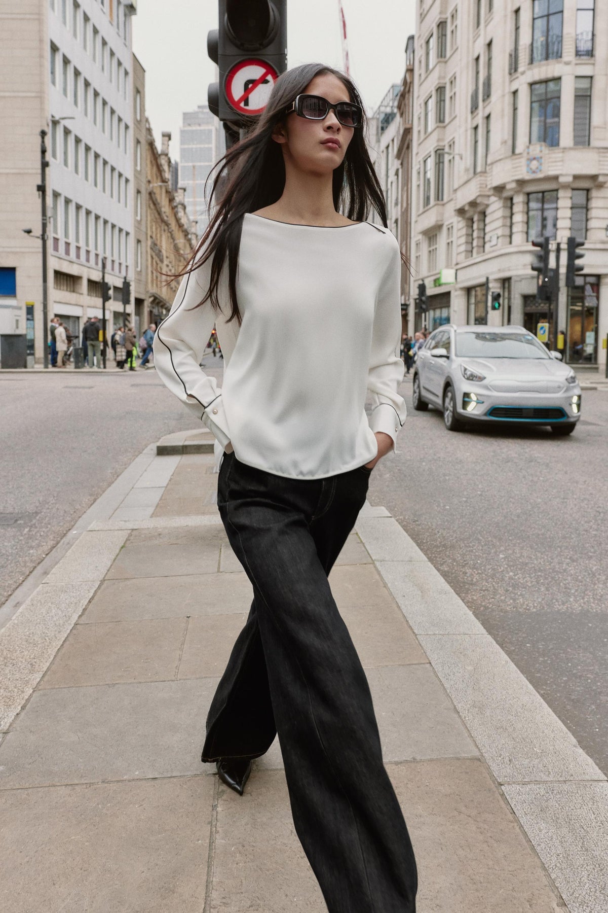 Kontrastierende Crêpe-Bluse