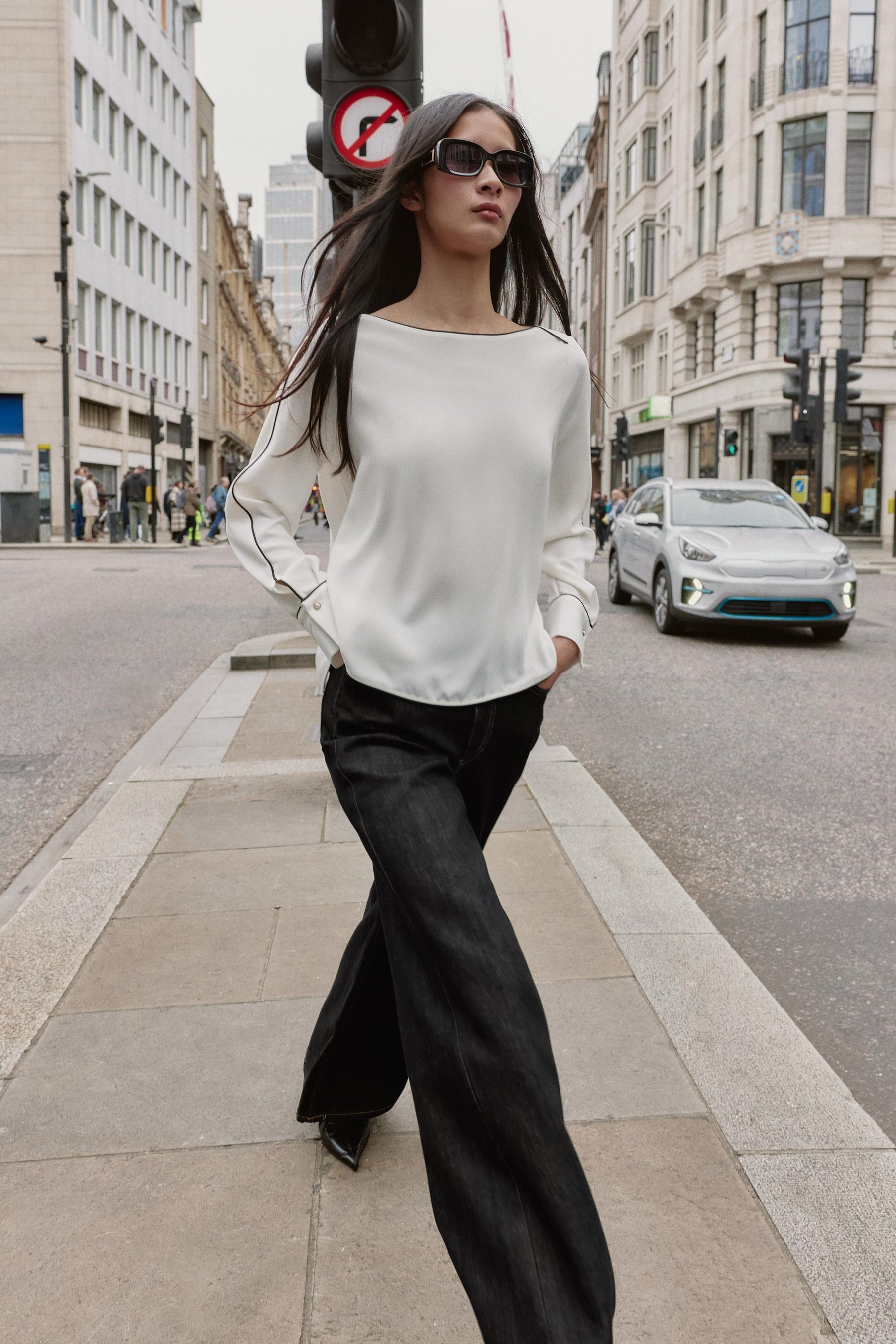 Kontrastierende Crêpe-Bluse