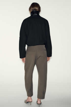 Plissierte Karottenhosen