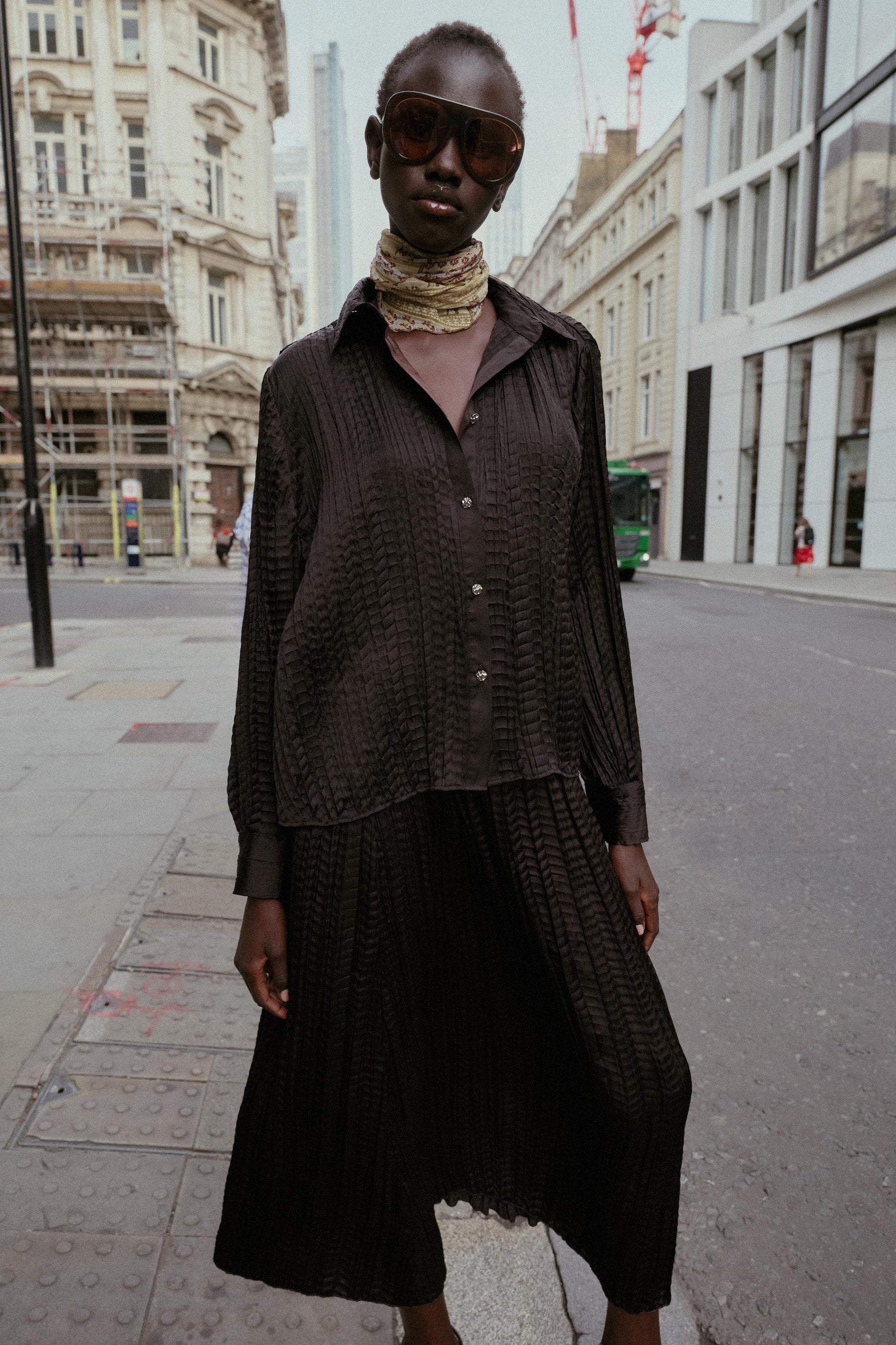 Oversize-Satinhemd mit Crinkle-Effekt