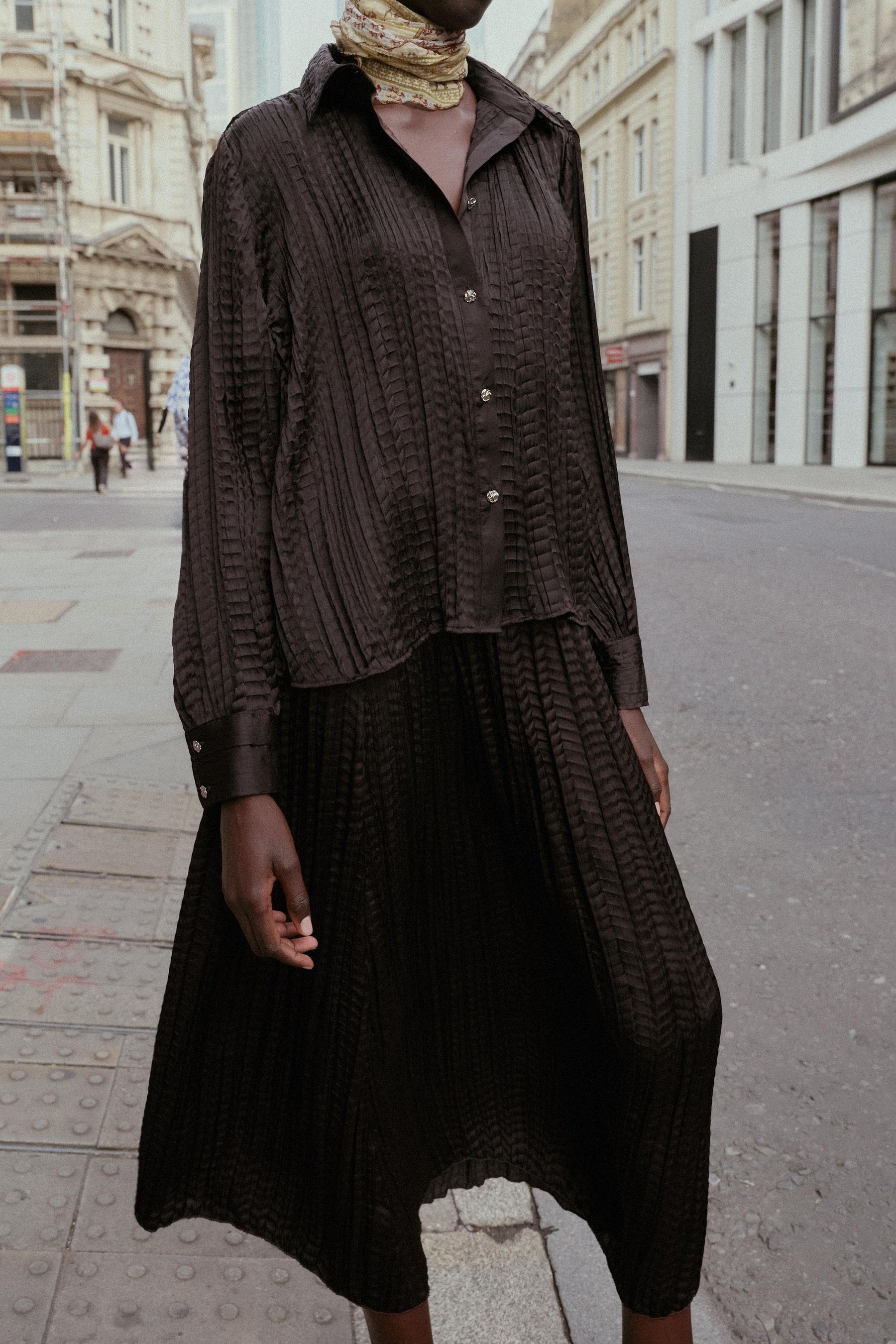 Oversize-Satinhemd mit Crinkle-Effekt