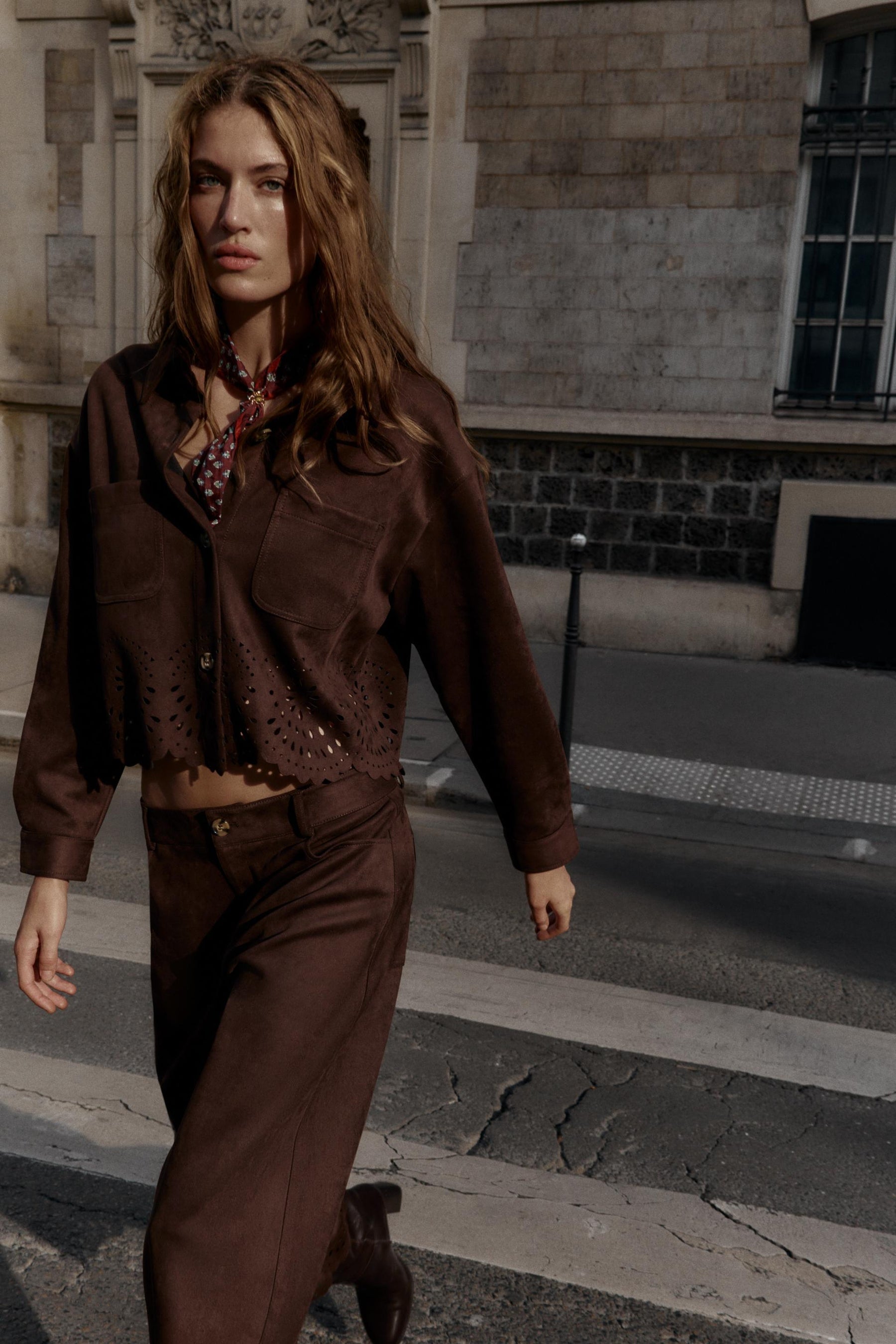 Jacke aus Kunstwildleder mit Stanzschnitt