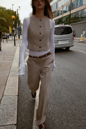 Karierte Hose mit Gürtel