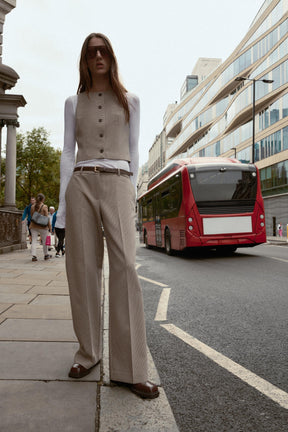 Karierte Hose mit Gürtel