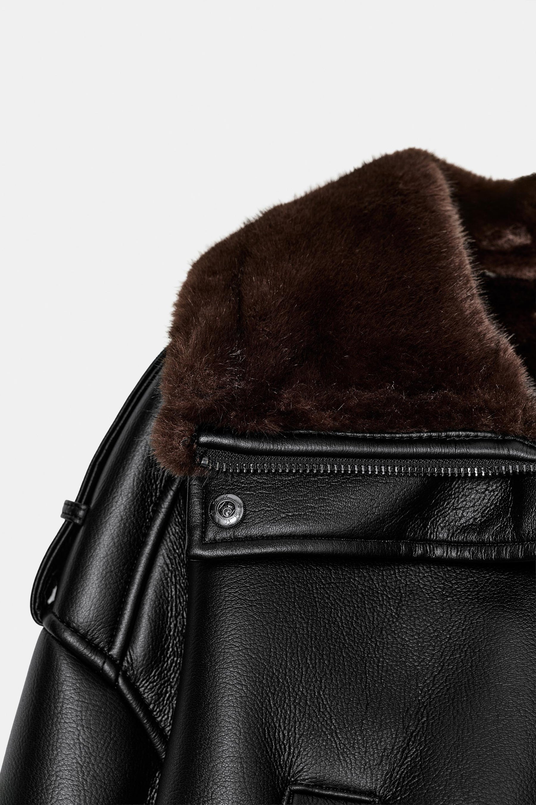 Bomberjacke aus Kunstleder