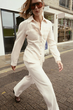 Figurbetontes Jeanshemd