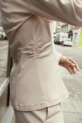 Figurbetontes Jeanshemd