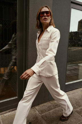 Figurbetontes Jeanshemd