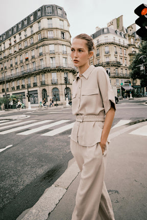 Weite, fließende Hose