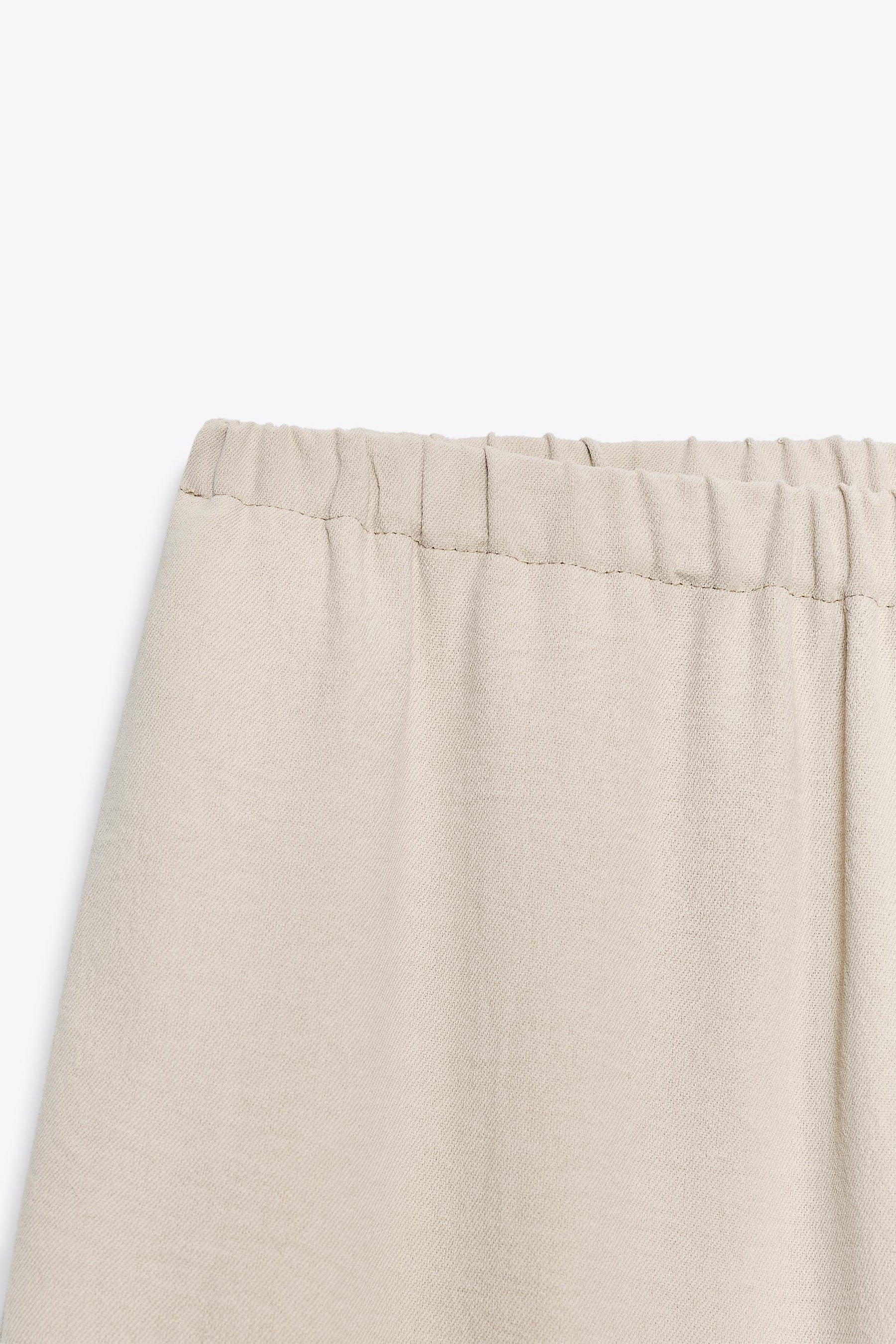 Weite, fließende Hose