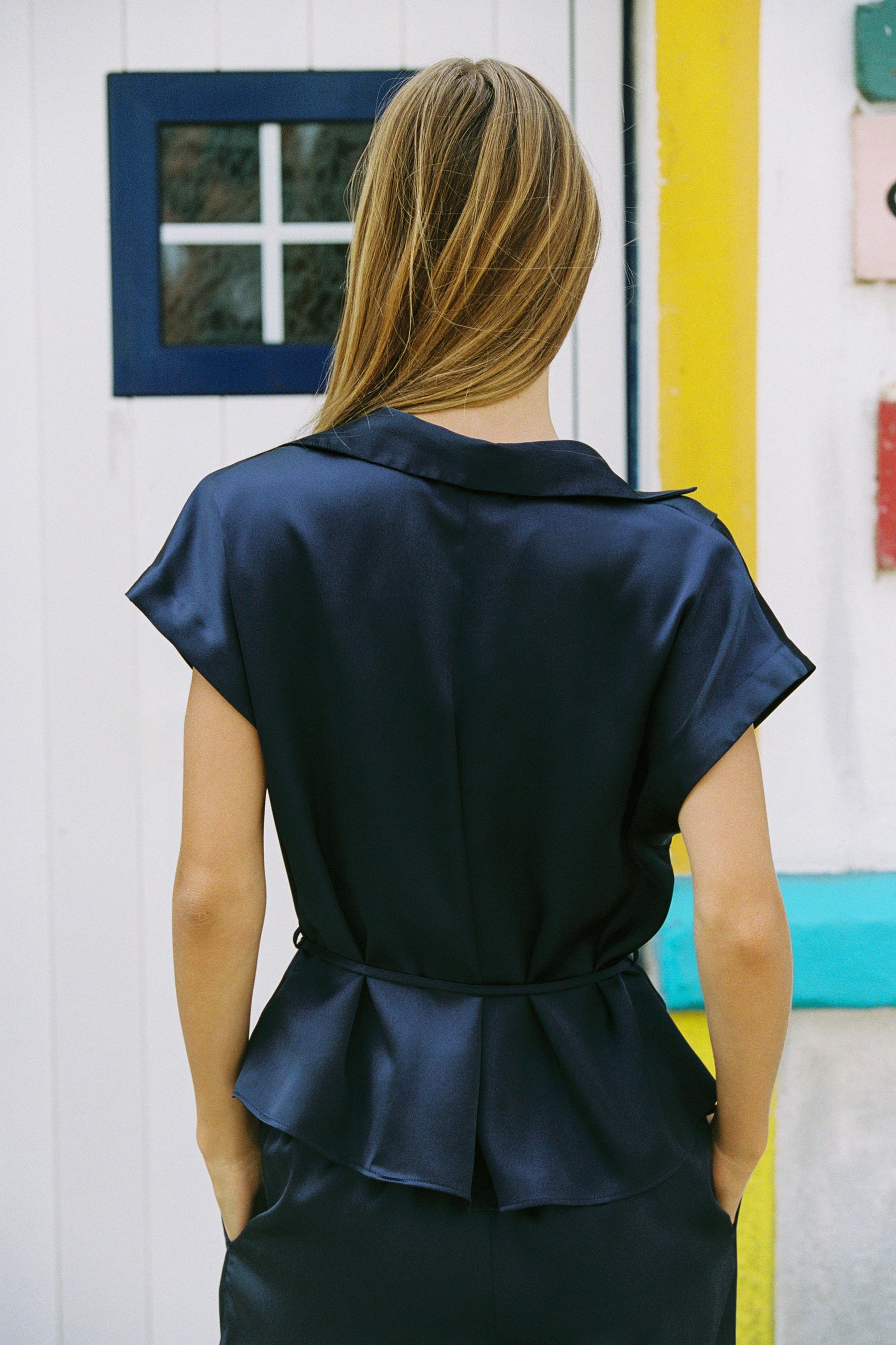 Satinhemd mit Gürtel