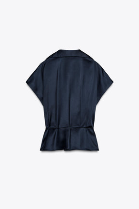 Satinhemd mit Gürtel