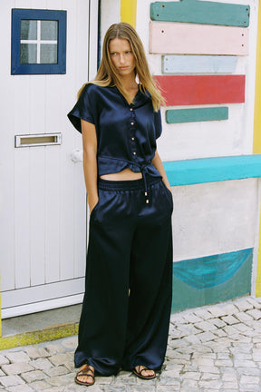 Satinhemd mit Gürtel