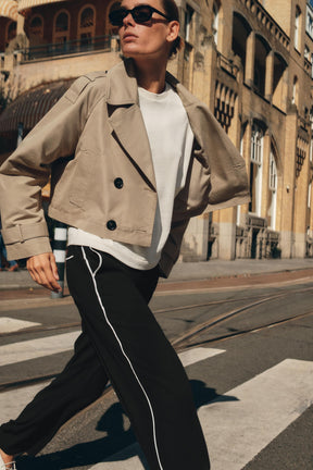 Hosen mit Kontrastbesatz