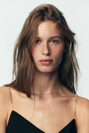 Trägertop mit Kettenriemen