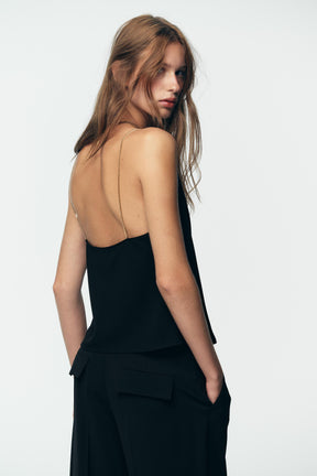 Trägertop mit Kettenriemen